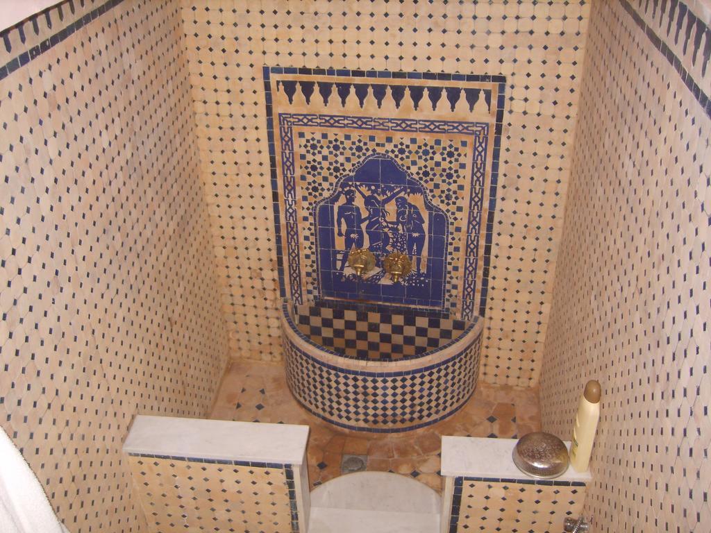 Riad Les Chrifis Navette Aeroport 24 Sur 24 Fes Exterior photo