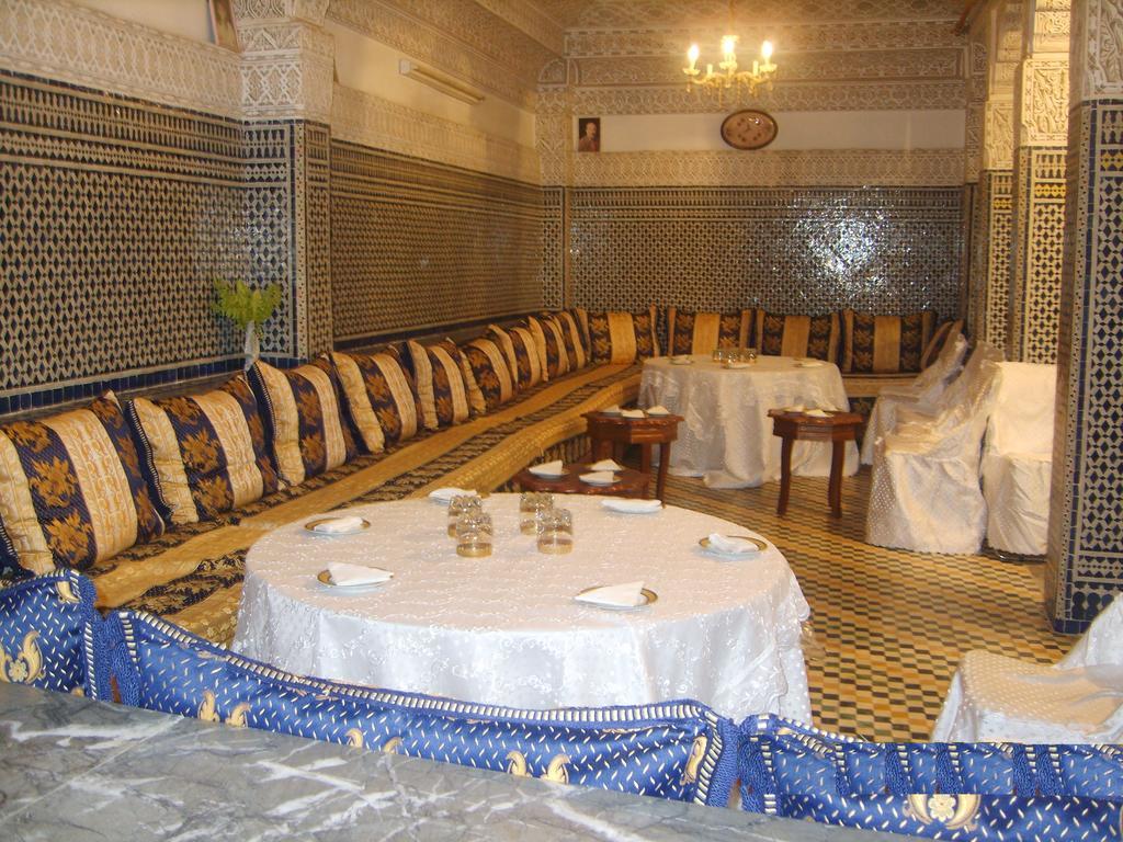 Riad Les Chrifis Navette Aeroport 24 Sur 24 Fes Exterior photo