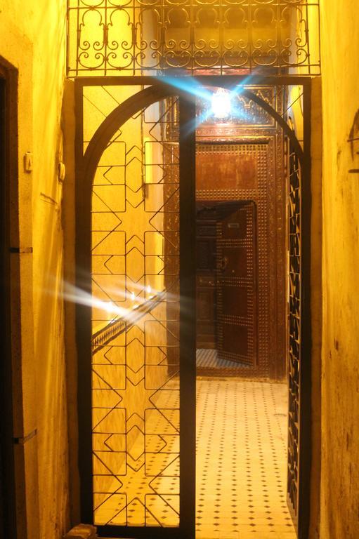 Riad Les Chrifis Navette Aeroport 24 Sur 24 Fes Exterior photo